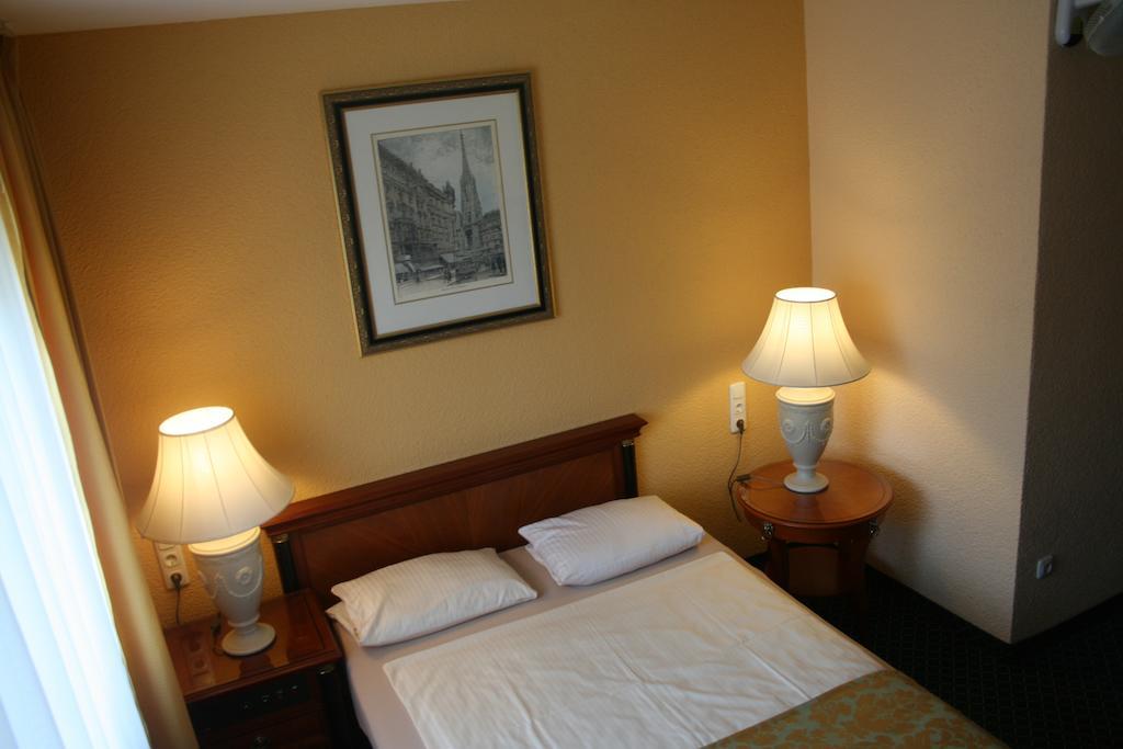 Hotel Am See Eschenbach in der Oberpfalz Room photo